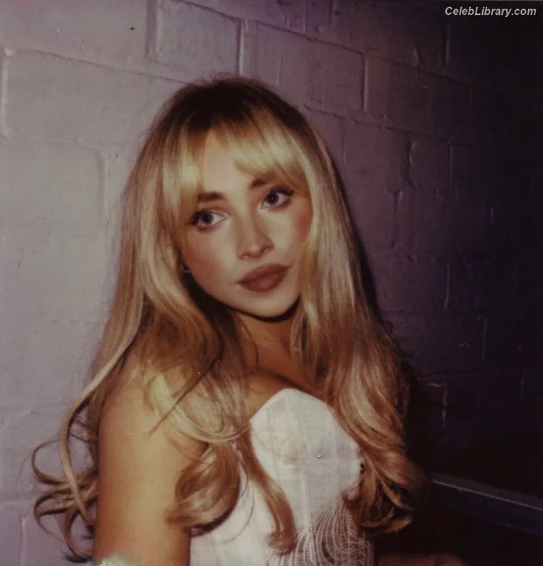 Sabrina Carpenter photo 23 of 6403