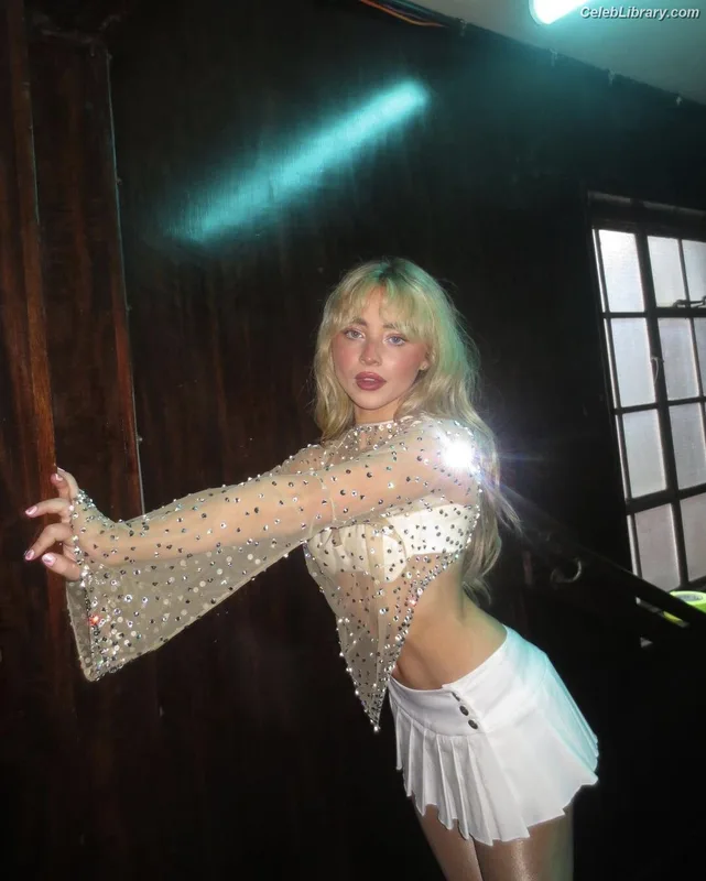 Sabrina Carpenter photo 6 of 6403