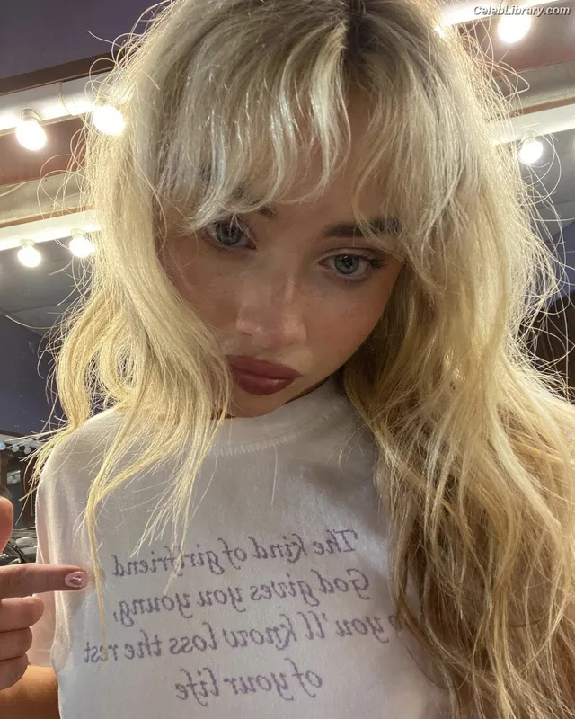 Sabrina Carpenter photo 7 of 6403