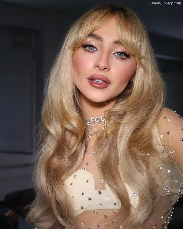 Sabrina Carpenter photo 12 of 6403