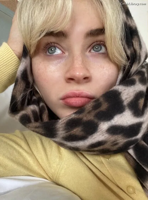 Sabrina Carpenter photo 19 of 6403