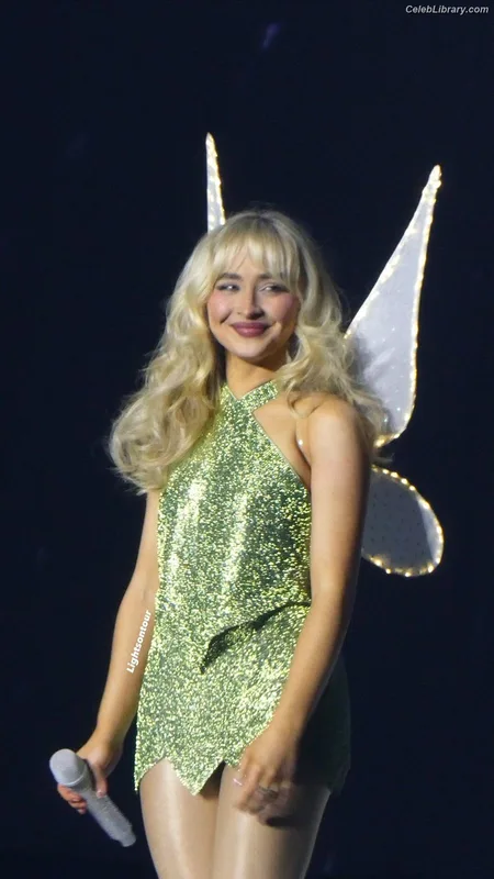 Sabrina Carpenter photo 23 of 6403