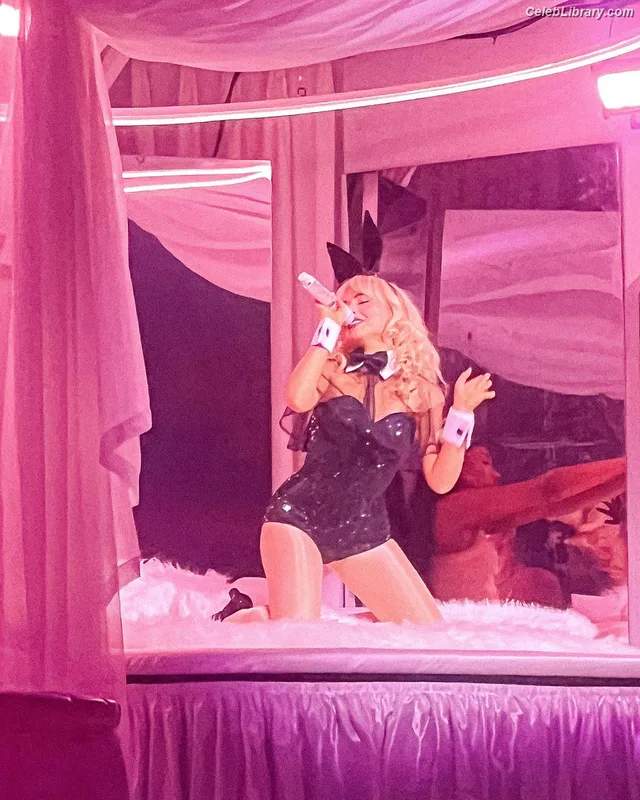 Sabrina Carpenter photo 18 of 6403