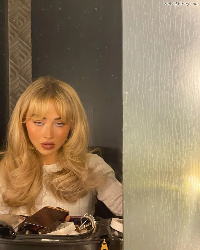 Sabrina Carpenter photo 23 of 6403