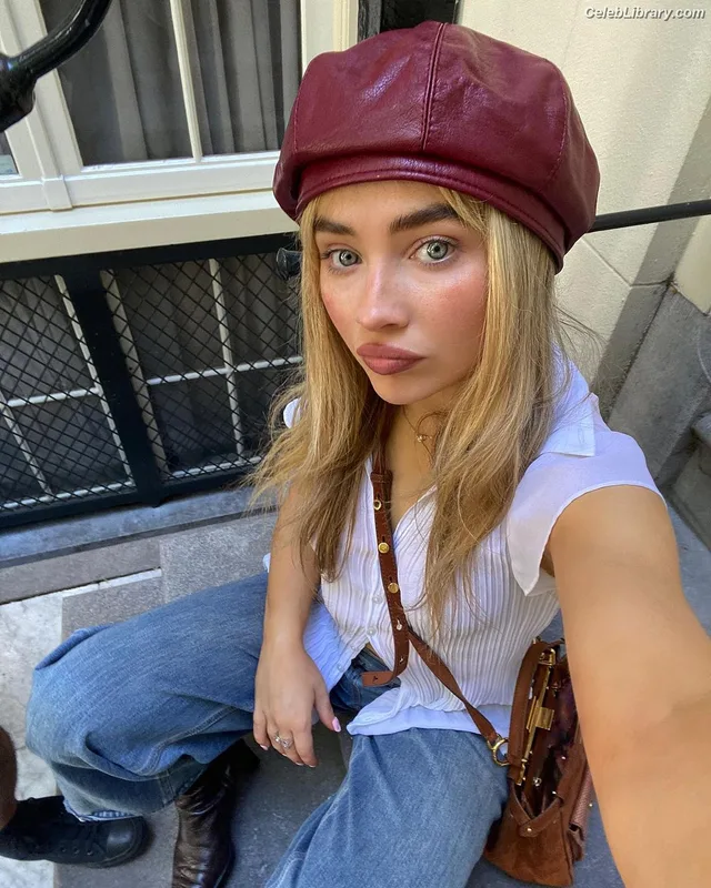 Sabrina Carpenter photo 24 of 6403