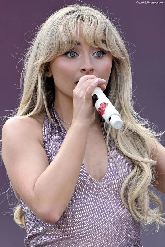 Sabrina Carpenter photo 6 of 6403