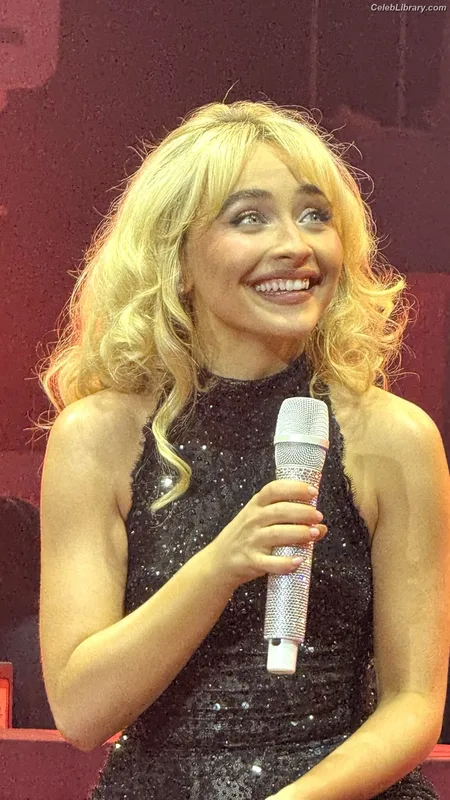 Sabrina Carpenter photo 9 of 6403