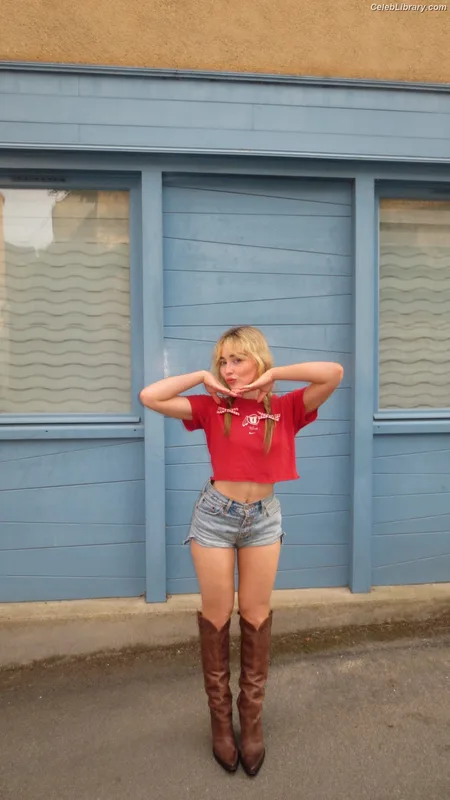 Sabrina Carpenter photo 4 of 6403