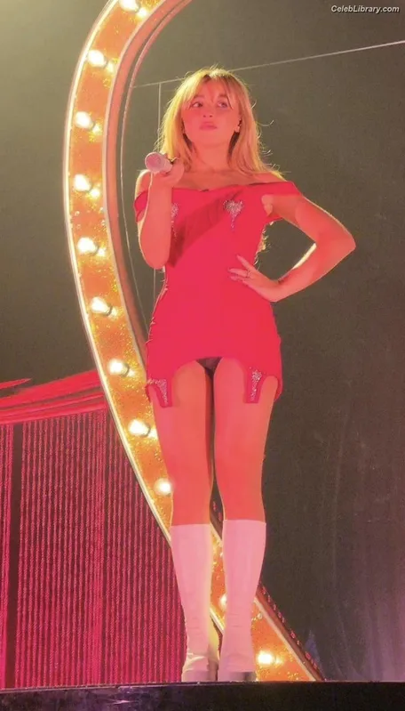 Sabrina Carpenter photo 8 of 6403