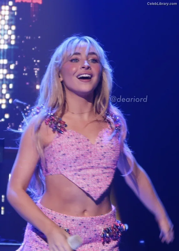 Sabrina Carpenter photo 11 of 6403