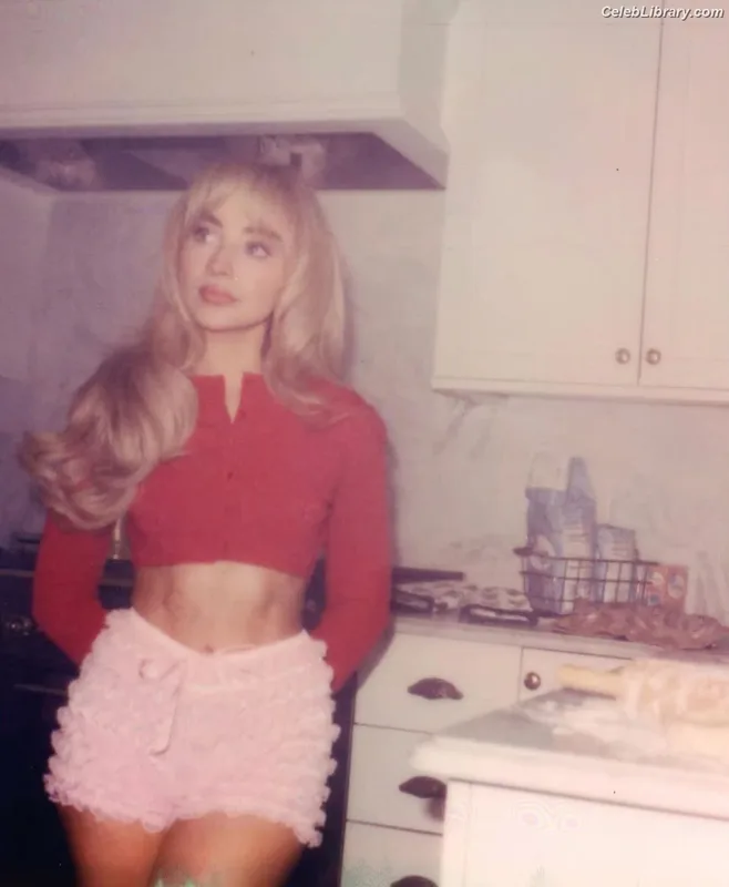 Sabrina Carpenter photo 12 of 6403