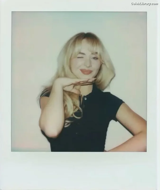 Sabrina Carpenter photo 4 of 6403