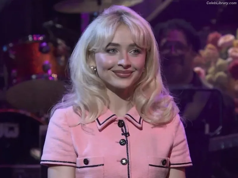 Sabrina Carpenter photo 5 of 6403