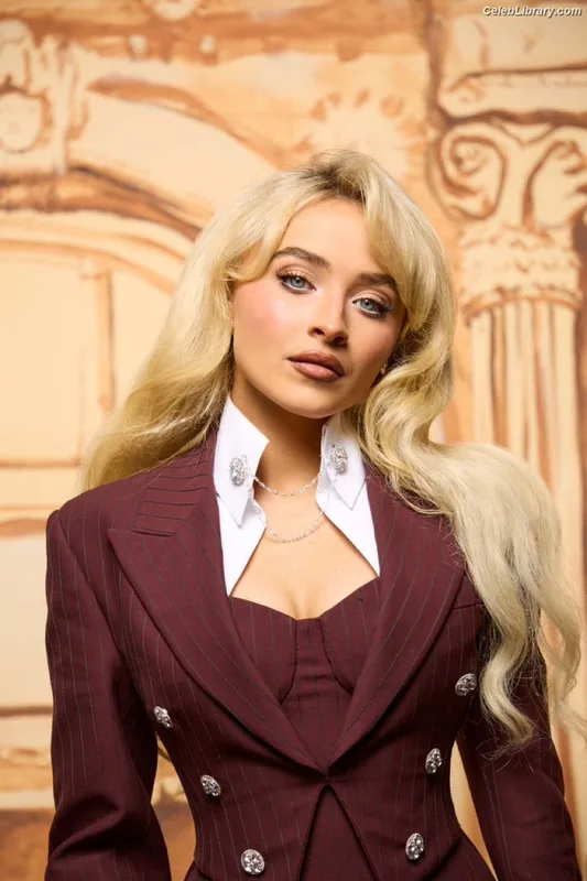 Sabrina Carpenter photo 16 of 6403