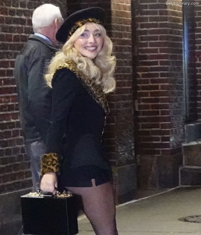 Sabrina Carpenter photo 14 of 6403