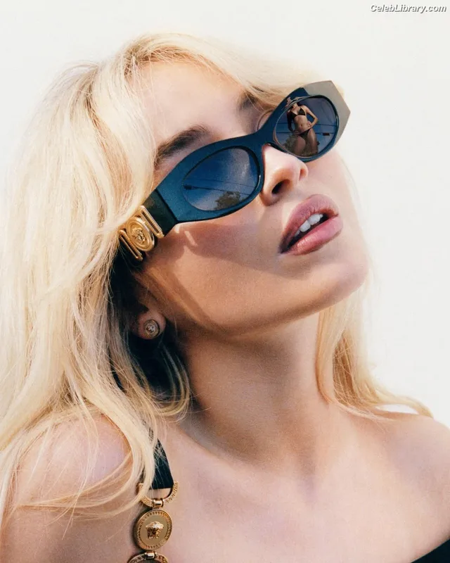 Sabrina Carpenter photo 17 of 6403
