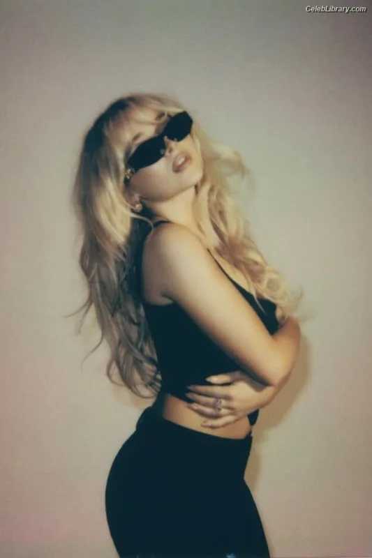 Sabrina Carpenter photo 18 of 6403