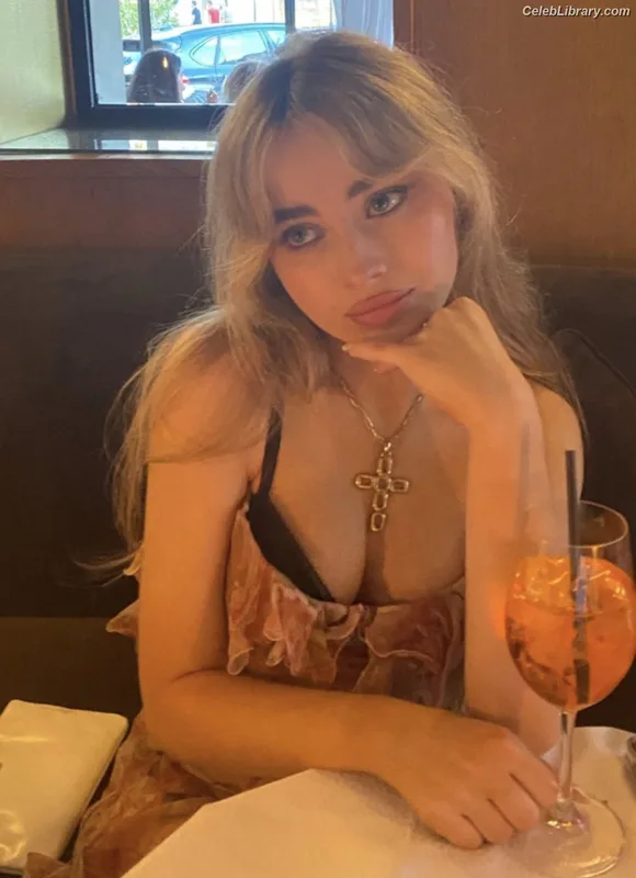 Sabrina Carpenter photo 16 of 6403