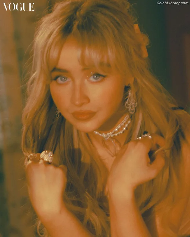 Sabrina Carpenter photo 17 of 6403