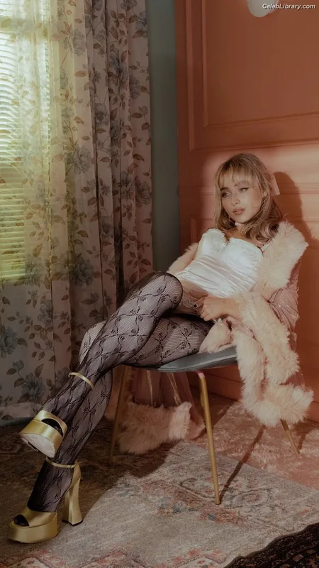 Sabrina Carpenter photo 22 of 6403