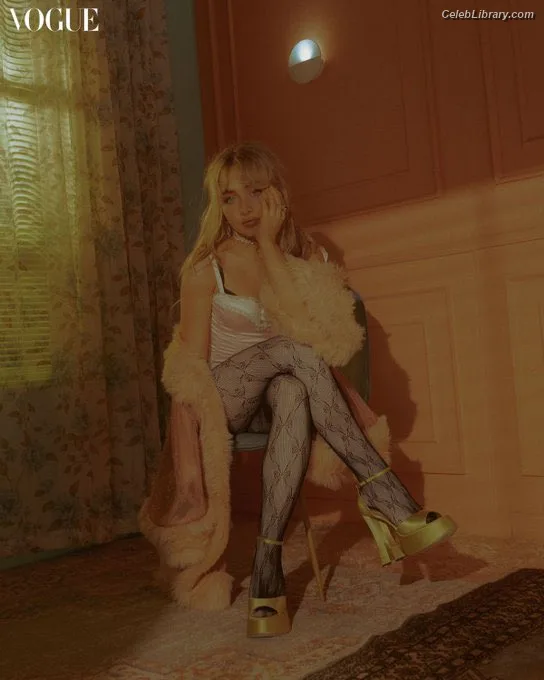 Sabrina Carpenter photo 24 of 6403