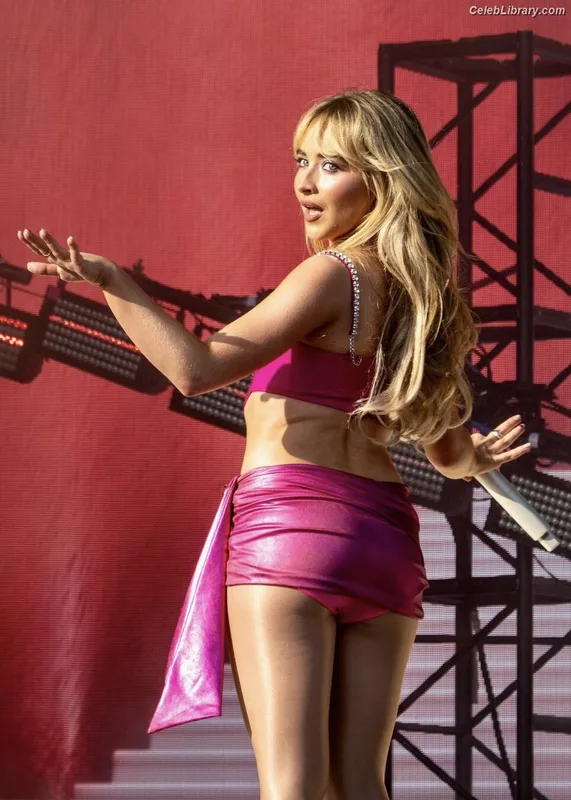 Sabrina Carpenter photo 9 of 6403