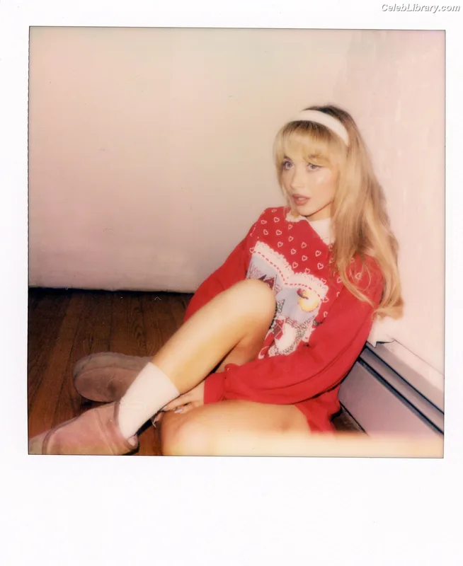 Sabrina Carpenter photo 9 of 6403