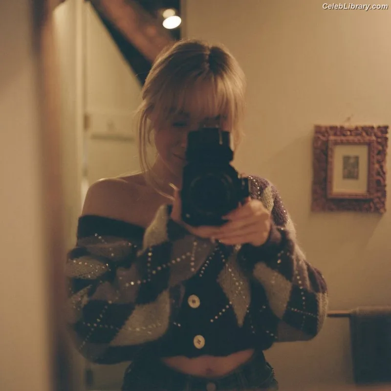 Sabrina Carpenter photo 17 of 6403