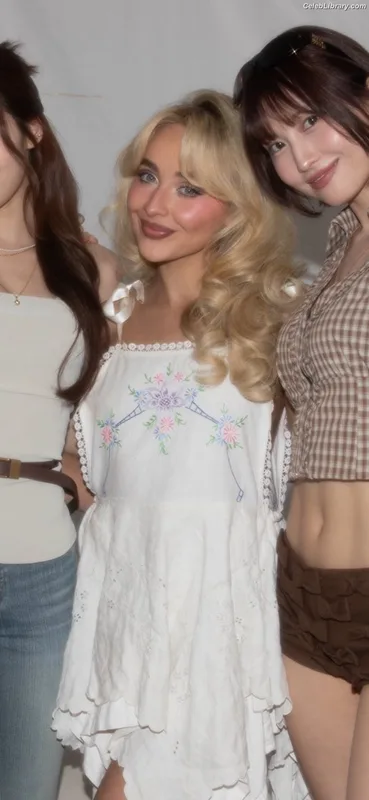 Sabrina Carpenter photo 20 of 6403