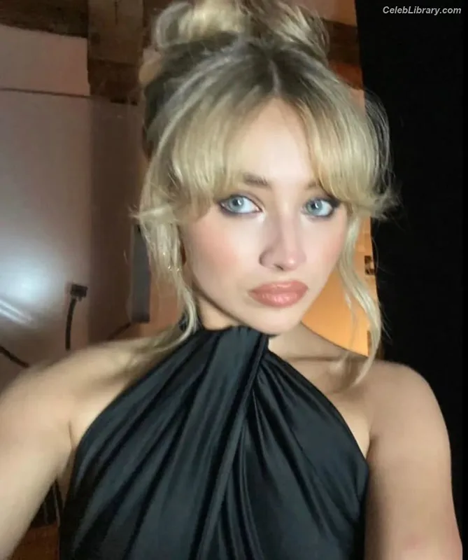 Sabrina Carpenter photo 23 of 6403