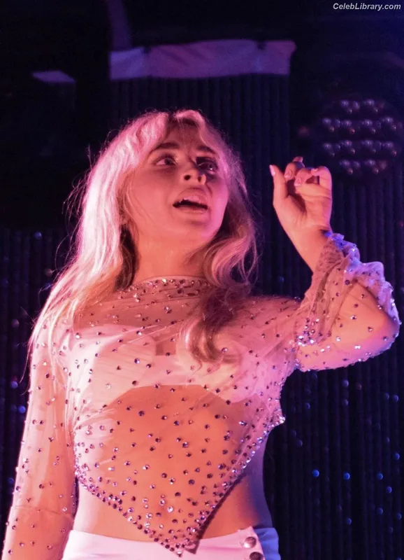 Sabrina Carpenter photo 2 of 6403