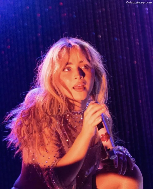 Sabrina Carpenter photo 3 of 6403