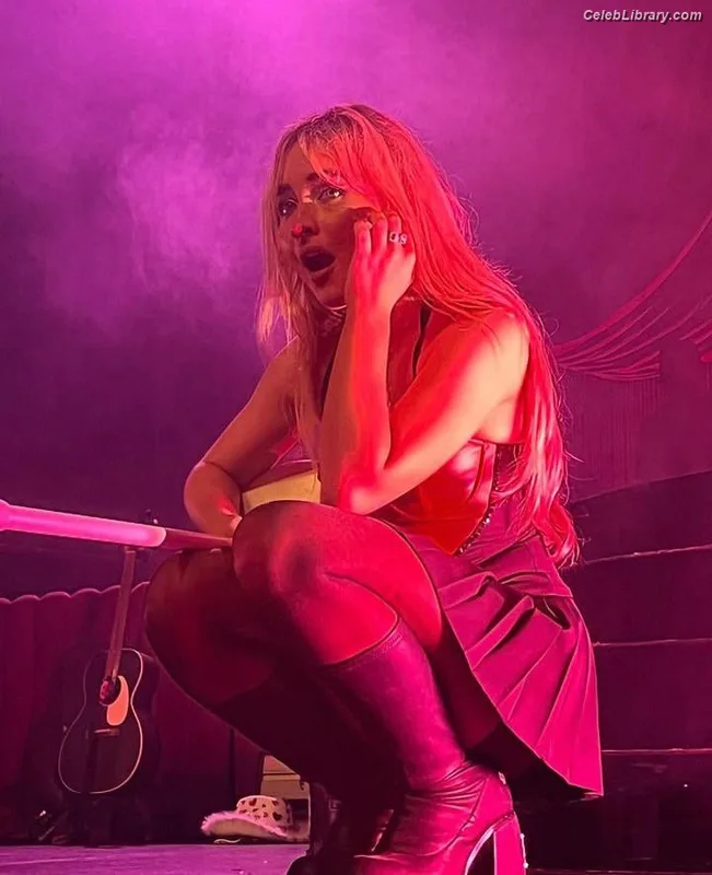 Sabrina Carpenter photo 18 of 6403