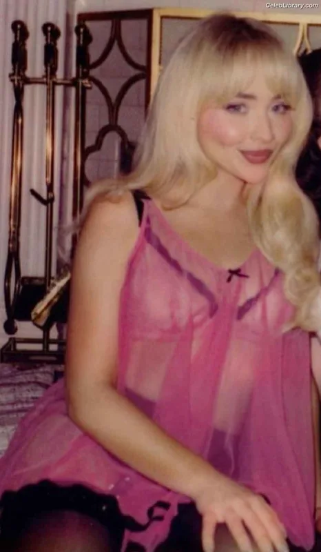 Sabrina Carpenter photo 14 of 6403
