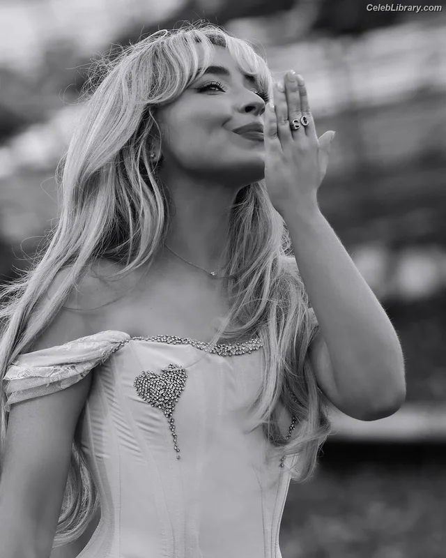 Sabrina Carpenter photo 20 of 6403