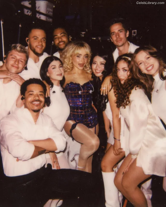 Sabrina Carpenter photo 7 of 6403