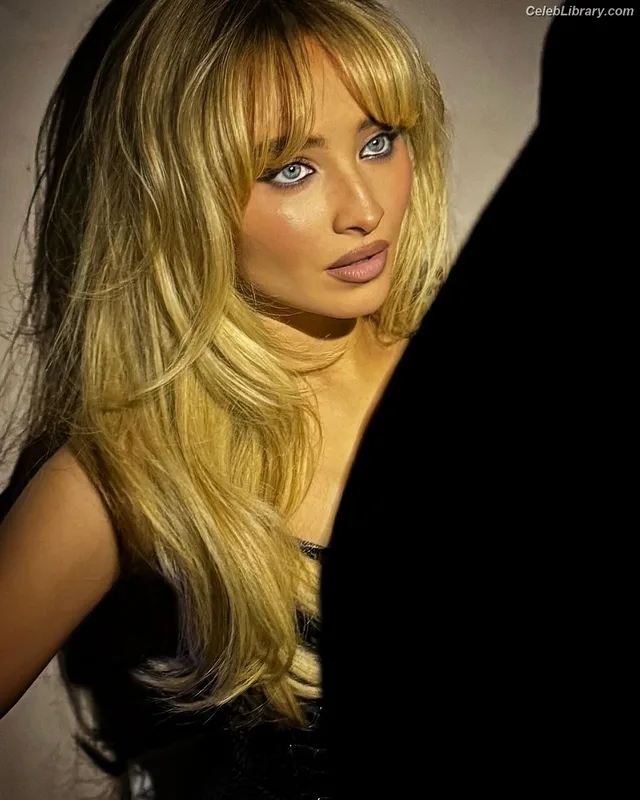 Sabrina Carpenter photo 14 of 6403