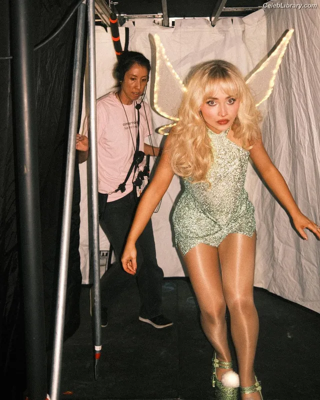 Sabrina Carpenter photo 24 of 6403