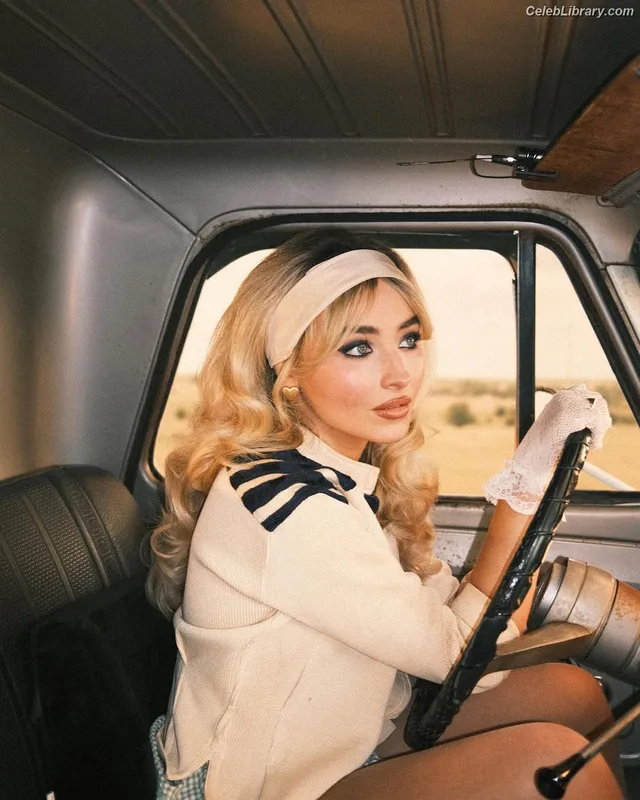 Sabrina Carpenter photo 14 of 6403
