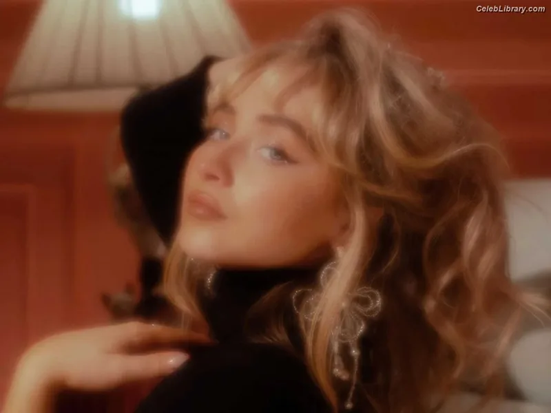 Sabrina Carpenter photo 15 of 6403