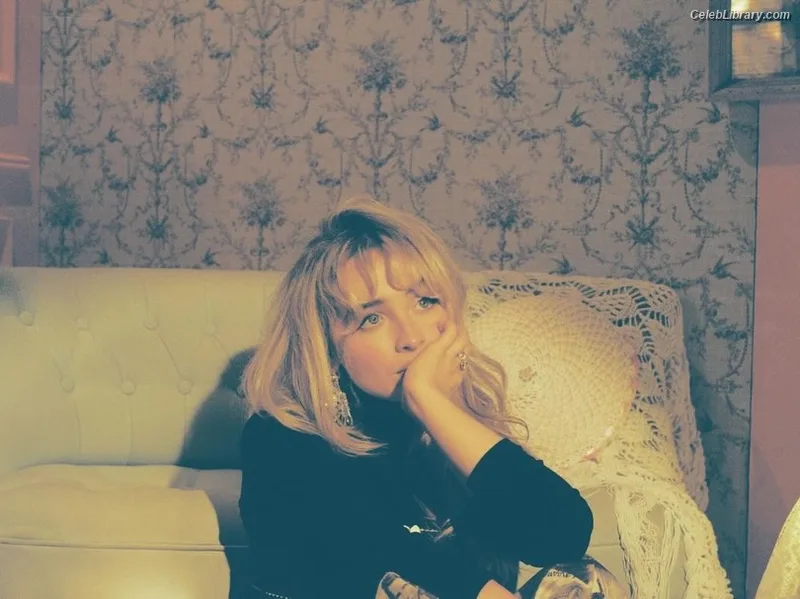 Sabrina Carpenter photo 18 of 6403