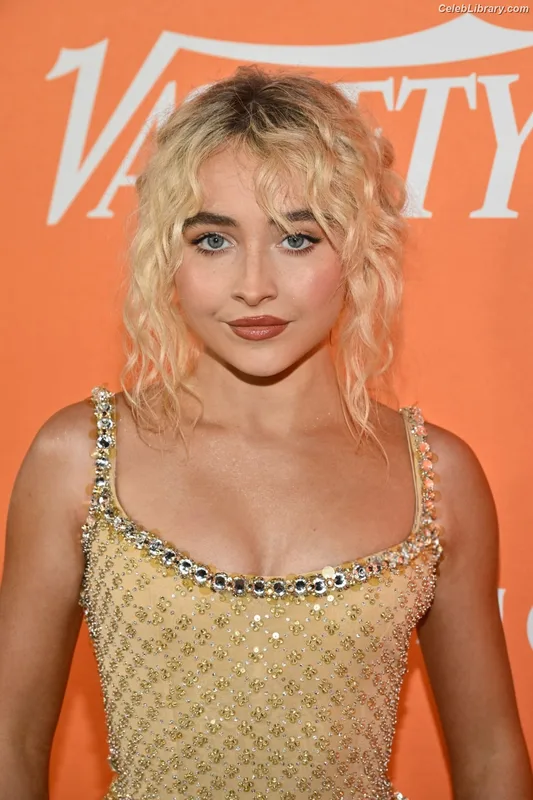 Sabrina Carpenter photo 10 of 6403