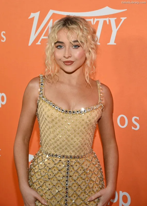 Sabrina Carpenter photo 11 of 6403