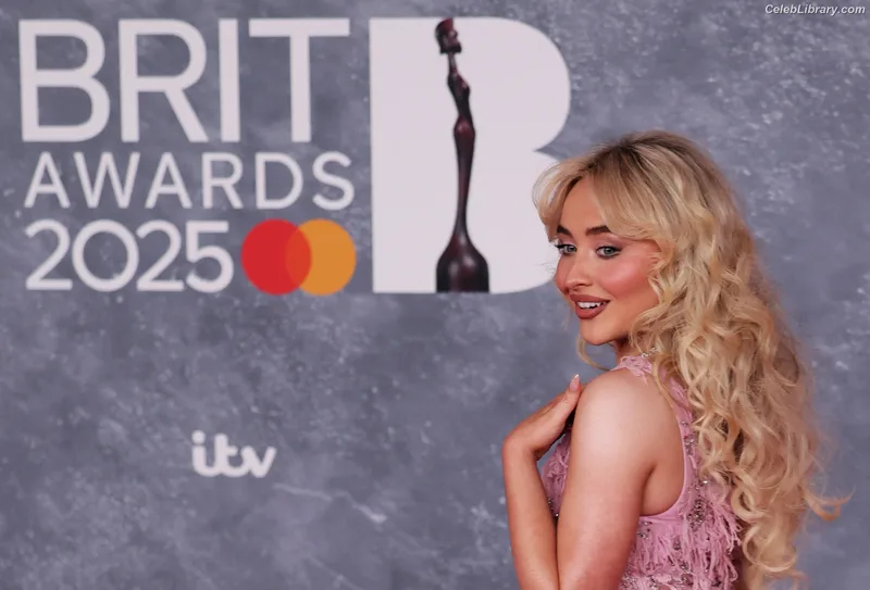 Sabrina Carpenter photo 21 of 6403