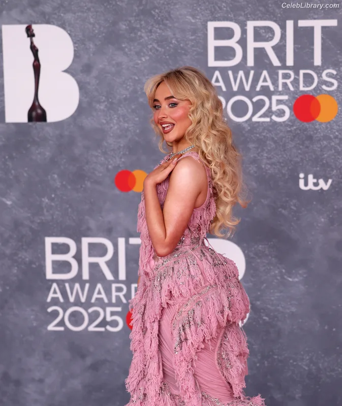 Sabrina Carpenter photo 22 of 6403