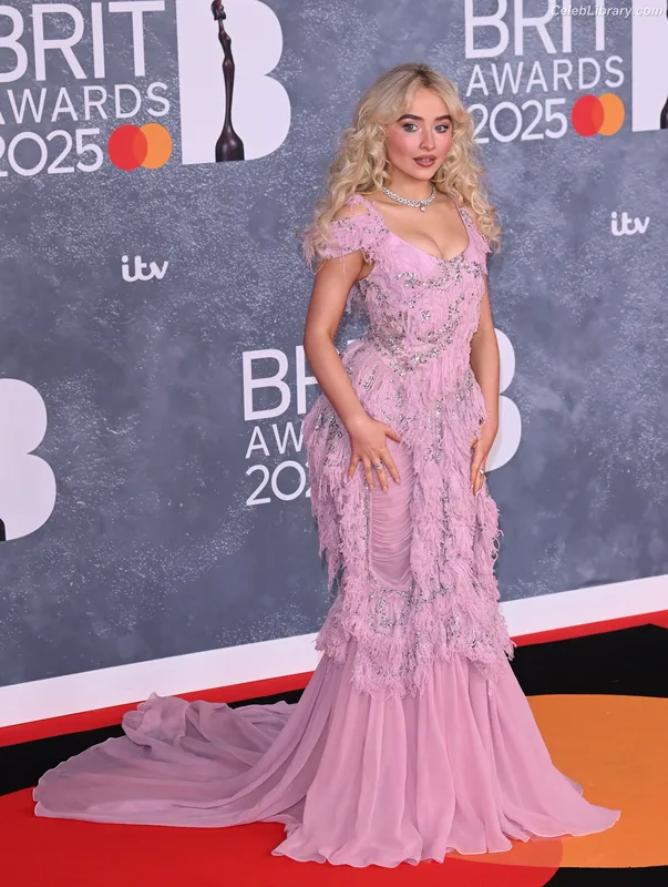 Sabrina Carpenter photo 24 of 6403