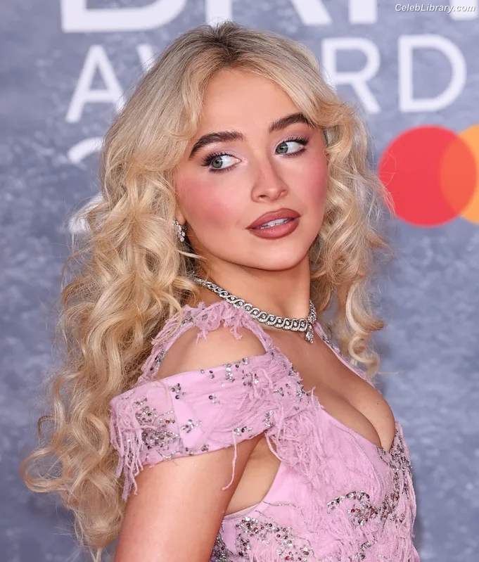 Sabrina Carpenter photo 14 of 6403