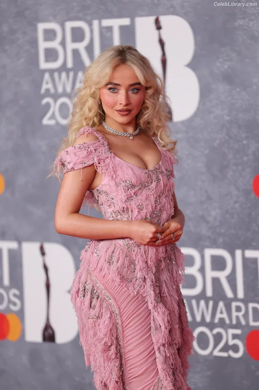 Sabrina Carpenter photo 22 of 6403