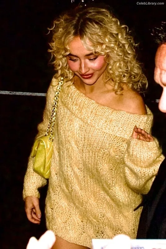 Sabrina Carpenter photo 13 of 6403