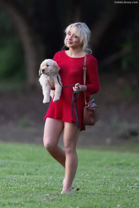 Sabrina Carpenter photo 16 of 6403